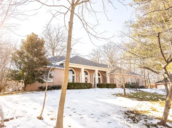 1636 Golf Course Dr, Belleville, IL 62220