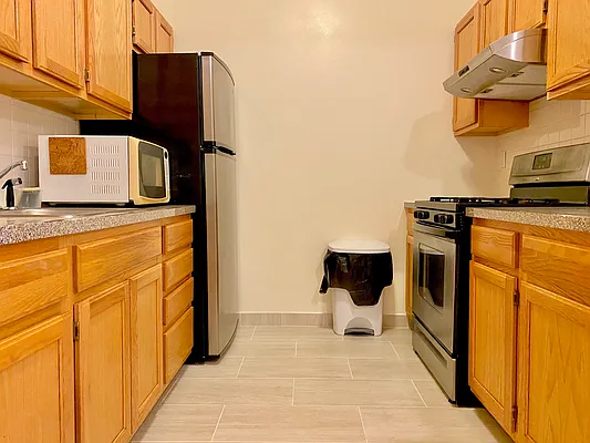 Rented by Capri Jet Realty Corp | media 8