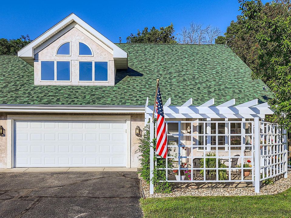 1st image of 700 Cherrywood Cir