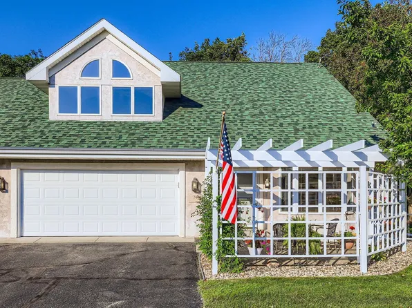 700 Cherrywood Cir, Waconia, MN 55387
