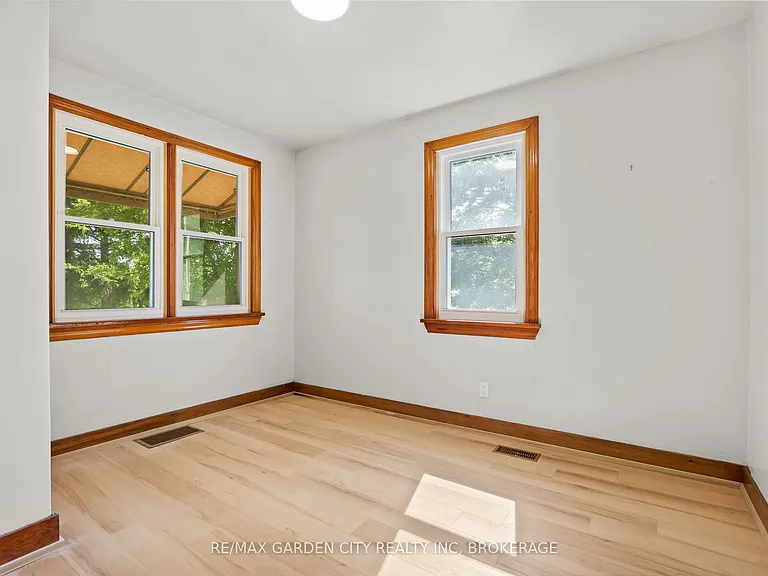 1828 Decew Rd — Photo 7