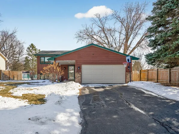 1564 Knoll Dr, Shoreview, MN 55126