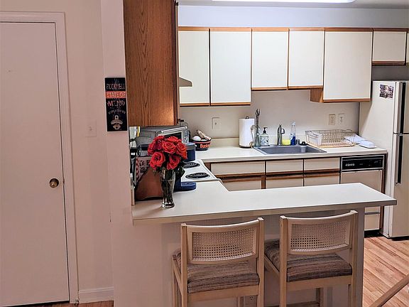 5th image of 1807 Dewitt Ave APT D