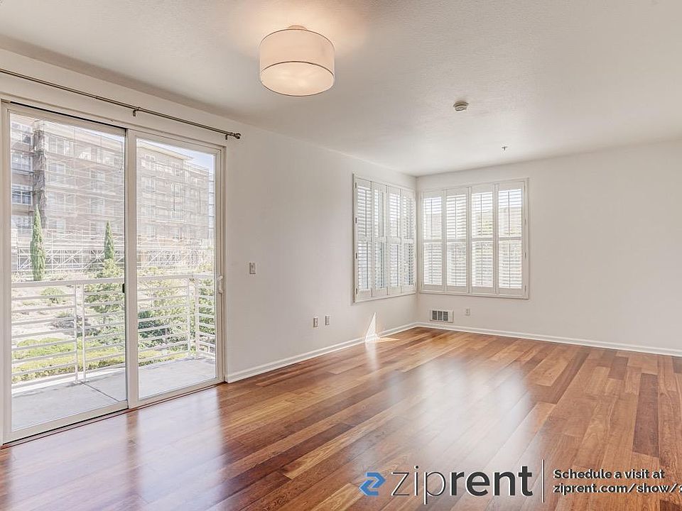 1st image of 301 Crescent Ct APT 3316