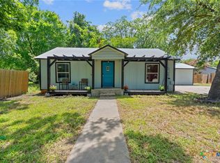 1013 N Colorado St, Lockhart, TX 78644