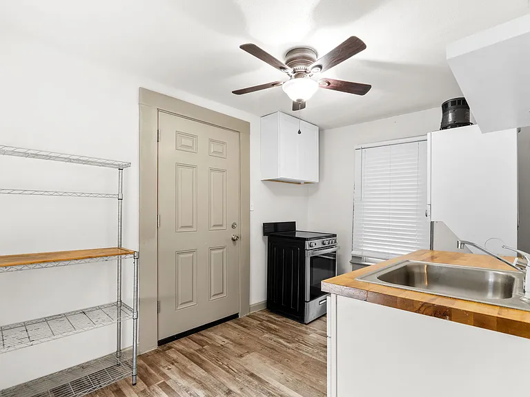 3106 N Zarzamora St — Photo 9