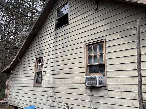 3rd image of 1353 Dillon Rd