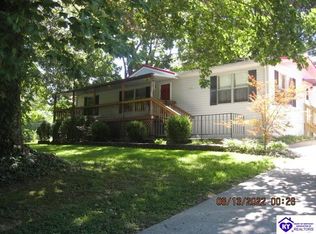 411 Oak Ridge Dr, Radcliff, KY 40160