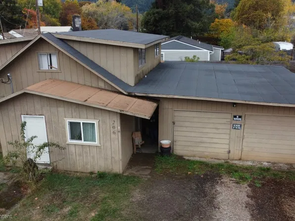 206 NE Spruce Ave, Myrtle Creek, OR 97457