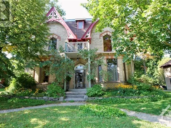 388 King St W #9, Brockville, ON K6V 3S6