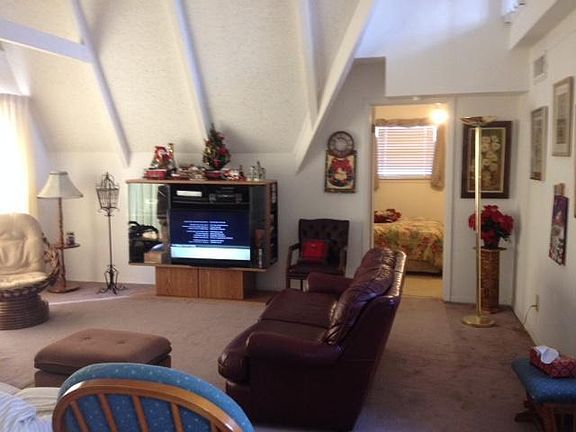3rd image of 1019 Kiowa Dr E