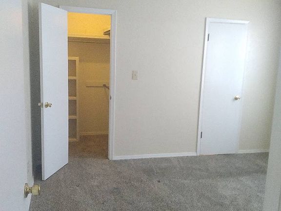 5th image of 2704 NW Friar Tuck Ln #B