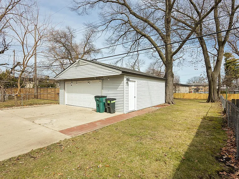 854 Allen St — Photo 31