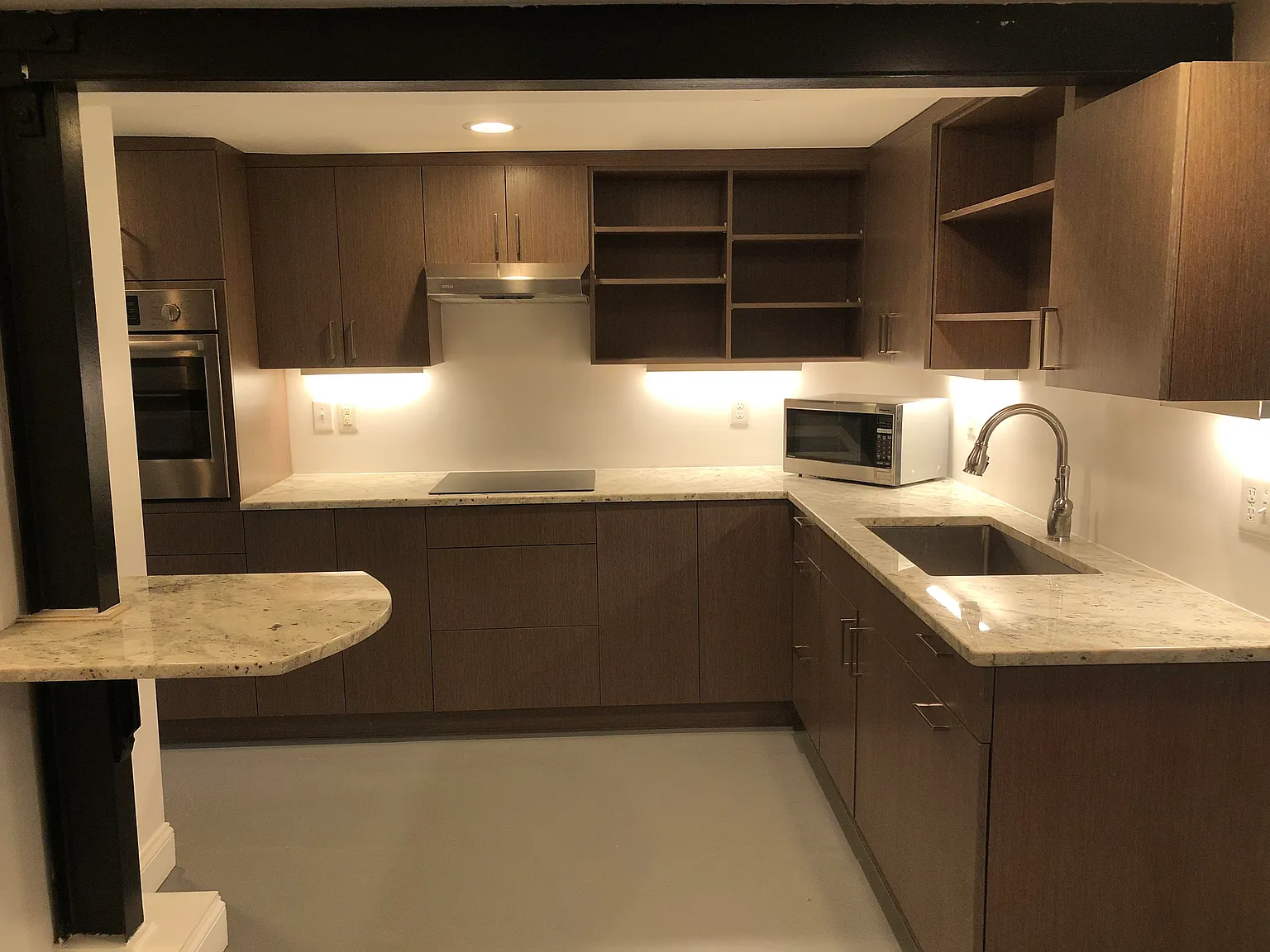 Studio, 675 sqft, $1,300 — Photo 4