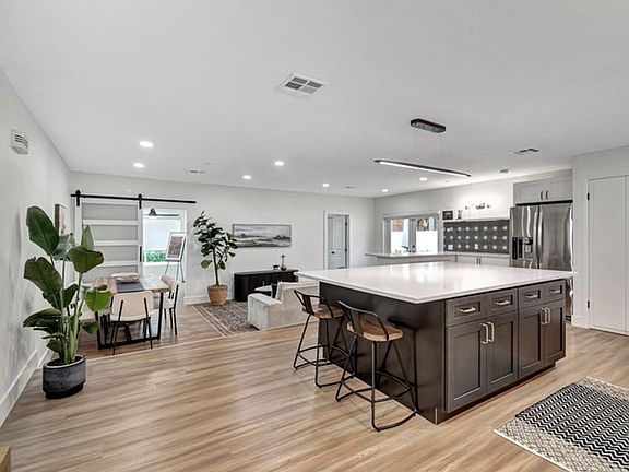 3rd image of 620 Las Palmas Park
