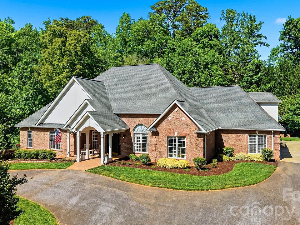 1st image of 890 18th Avenue Ct NW