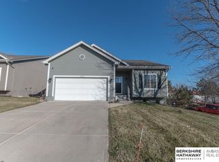 16102 Browne St, Omaha, NE 68116