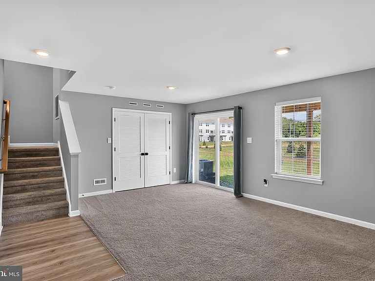491 N Palace Dr — Photo 9