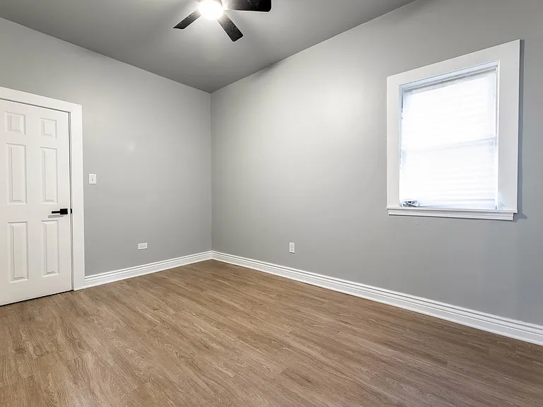 7917 S Ellis Ave #1 — Photo 4