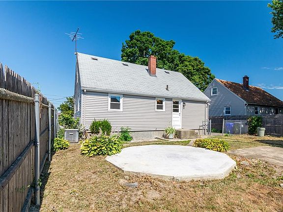 5th image of 62 Swan St