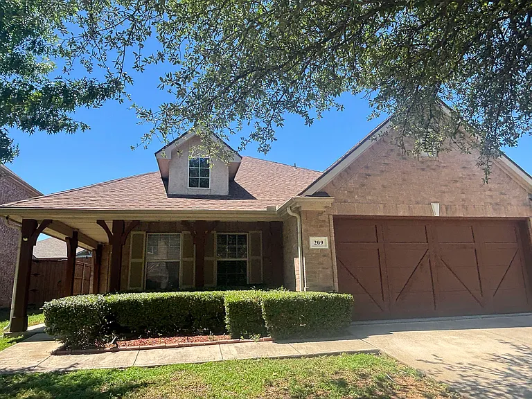 209 Moonlight Dr — Photo 1