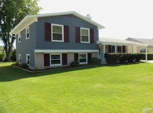 933 Hollyhill Dr, Fort Wayne, IN 46819