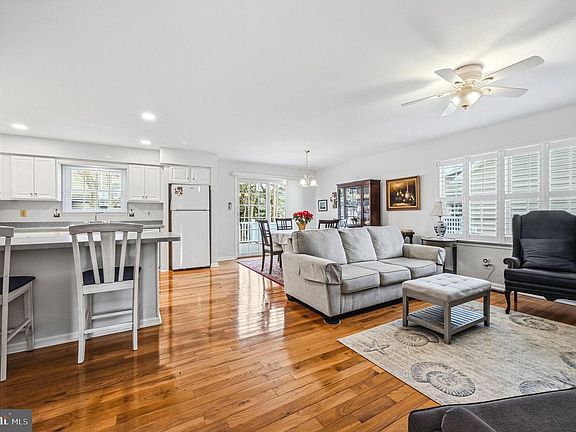 4th image of 64 Radcliffe Dr