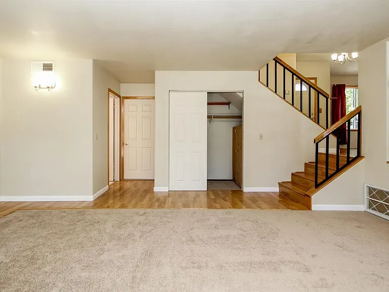 137 Edinburgh Way — Photo 11