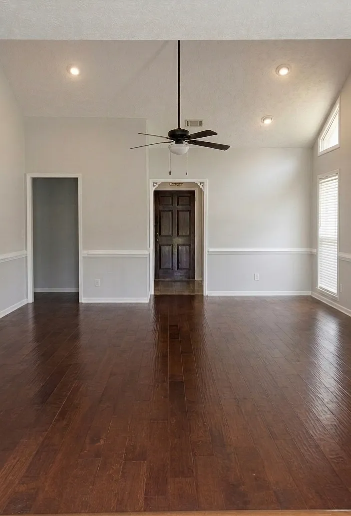 3 bed, 1452 sqft, $1,900 — Photo 2