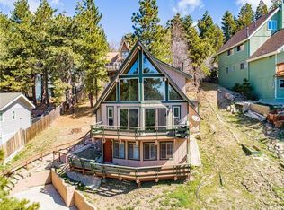 30974 Summit Dr, Running Springs, CA 92382