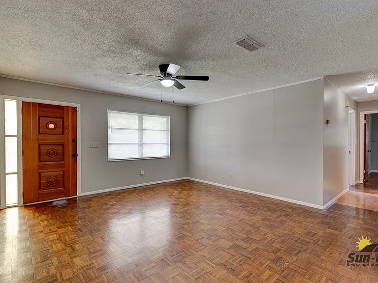 907 Hamilton St — Photo 5