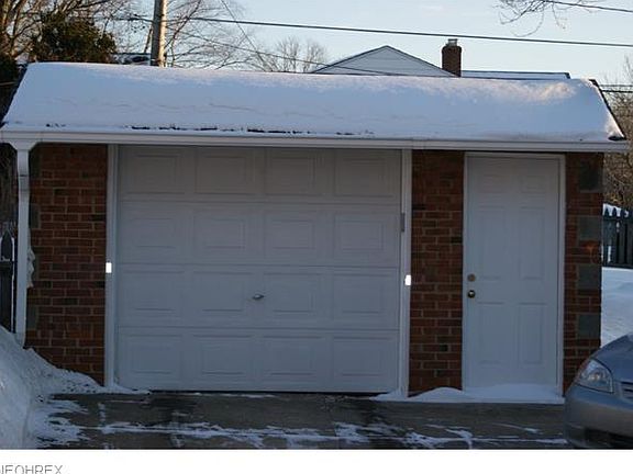 3rd image of 4111 Grantwood Dr
