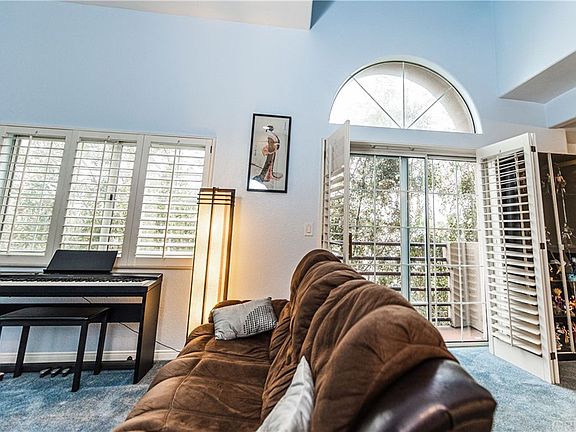 5th image of 10630 Moorpark St Unit 303