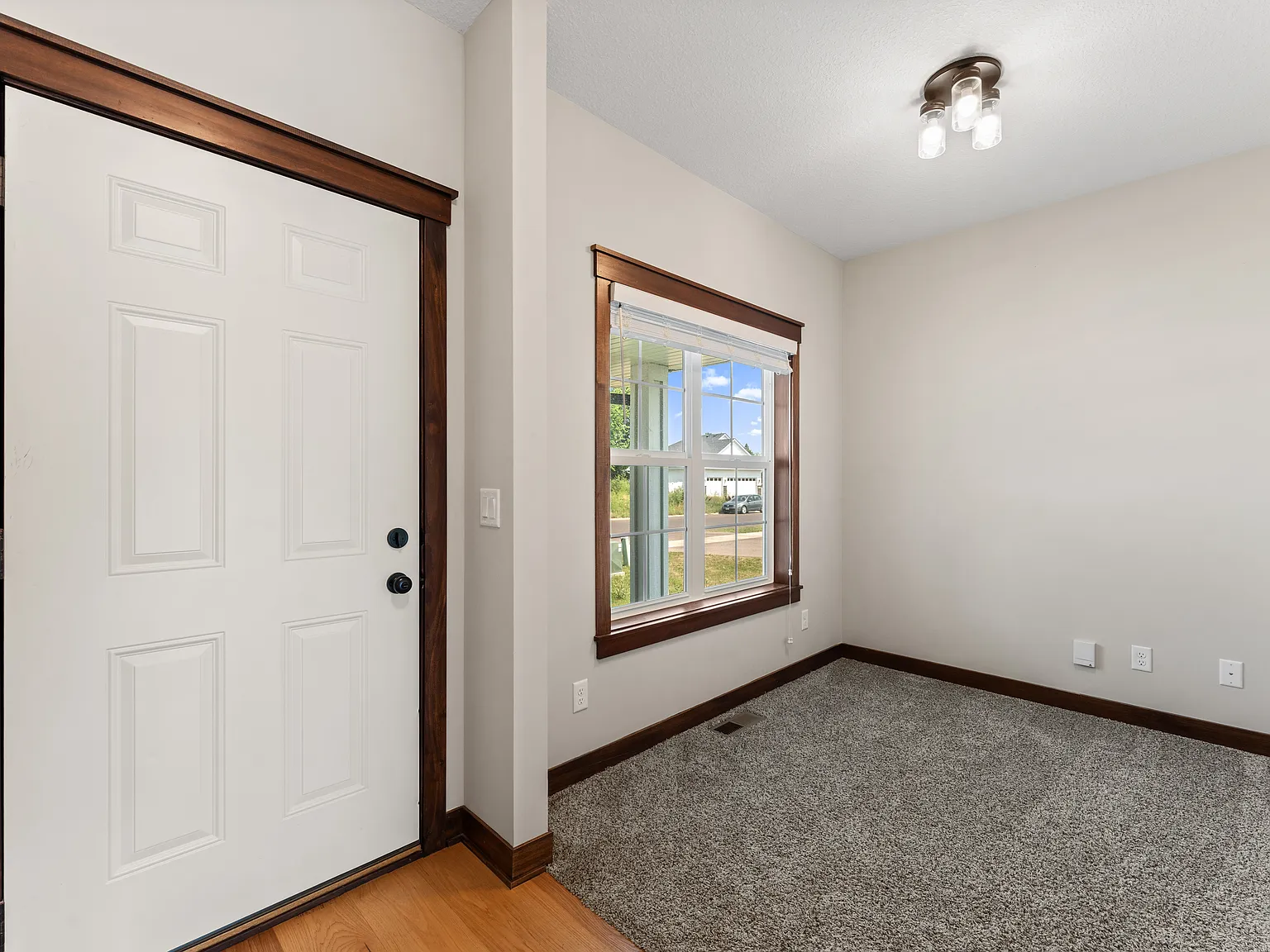 5 bed, 3195 sqft, $3,795 — Photo 2