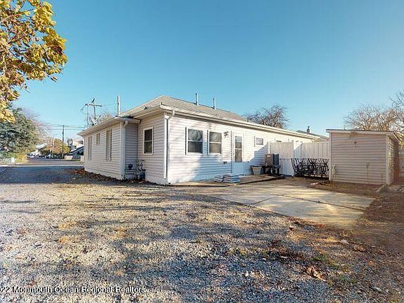 3rd image of 228 Garfield Ave