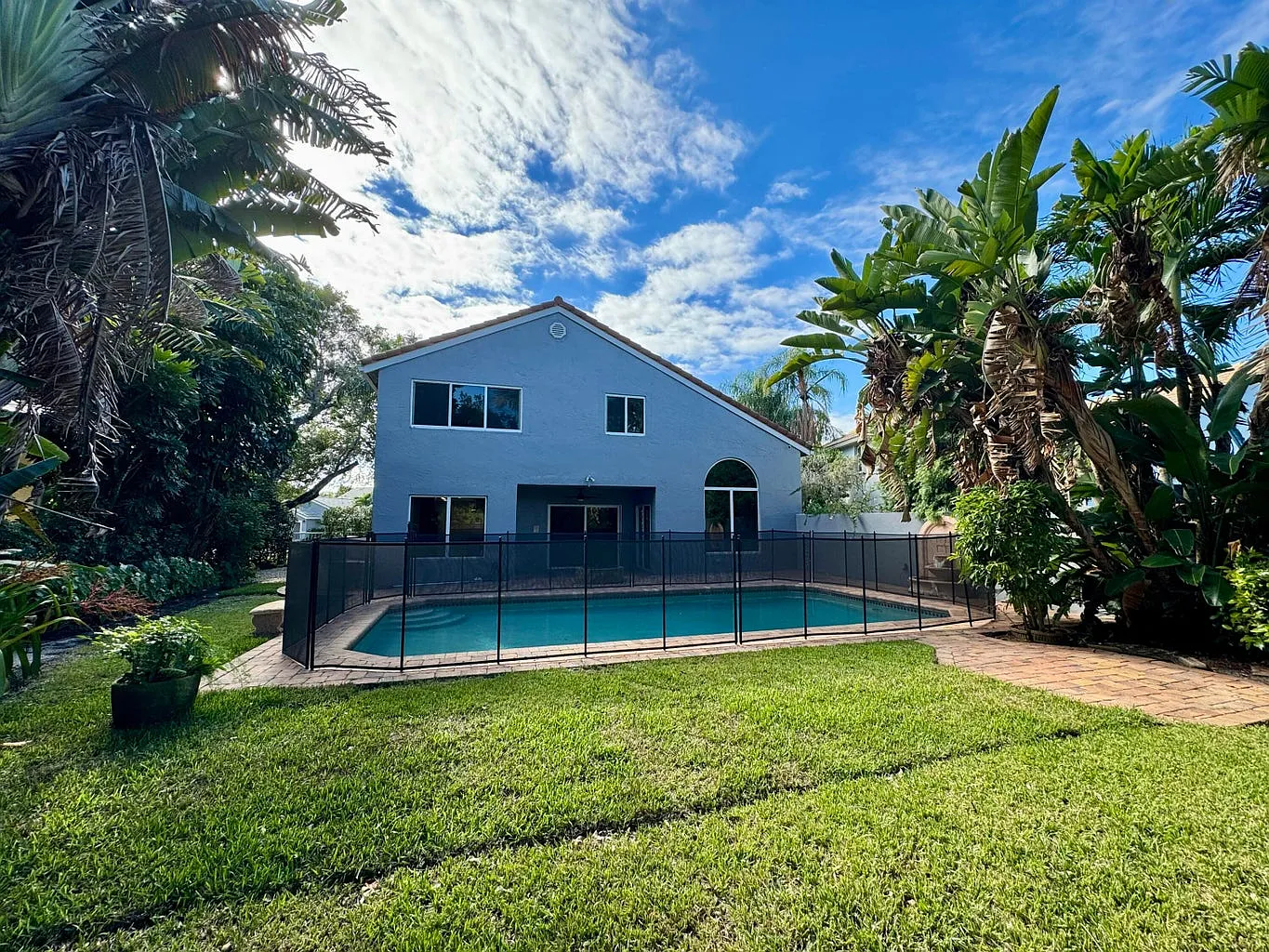 4 bed, 3.5 bath, 2382 sqft, $5,900 — Photo 1