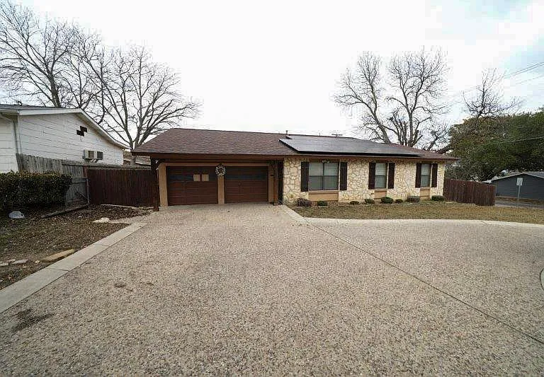 383 Gayle Ave — Photo 5