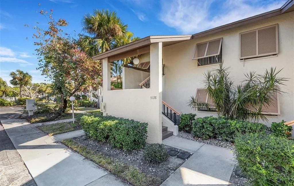 2 bed, 2.0 bath, 1145 sqft, $1,900 — Photo 1