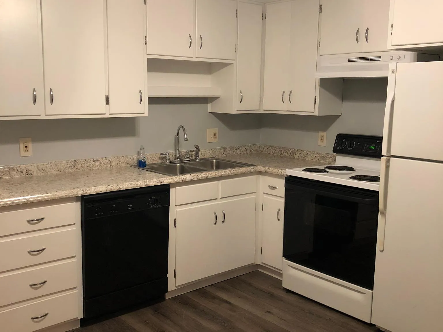 3 bed, 1.5 bath, 1100 sqft, $1,800 — Photo 4