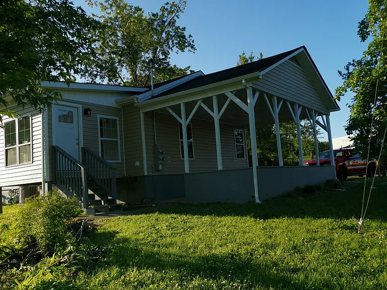 102-104 Latimer Rd — Photo 3