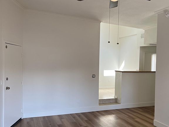 5th image of 15142 Moorpark St #205