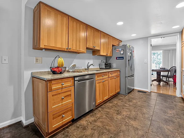 5607 Vantage Point Rd — Photo 9