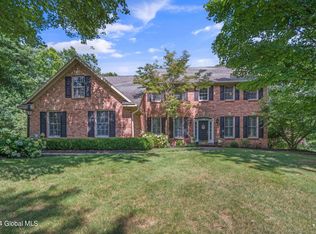 39 Indian Pipe Dr, Wynantskill, NY 12198