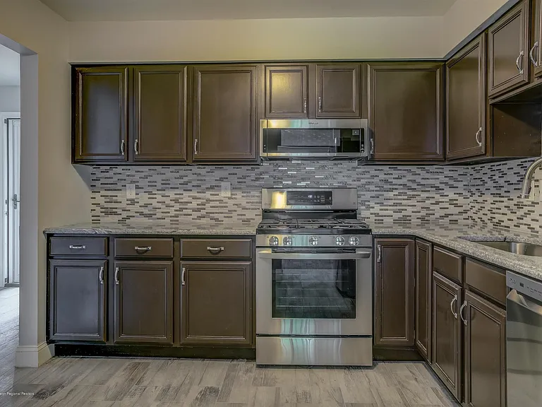 40 Staghorn Dr — Photo 4
