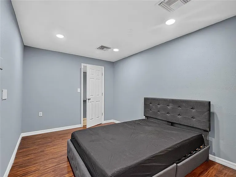 465 Rio Grande Ln — Photo 17