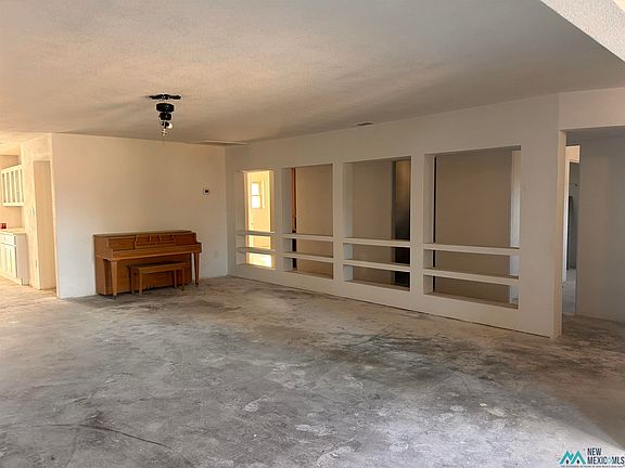 3rd image of 1203 W Riverside Dr