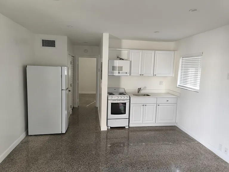 3060 SW 27th Ln #7 — Photo 15