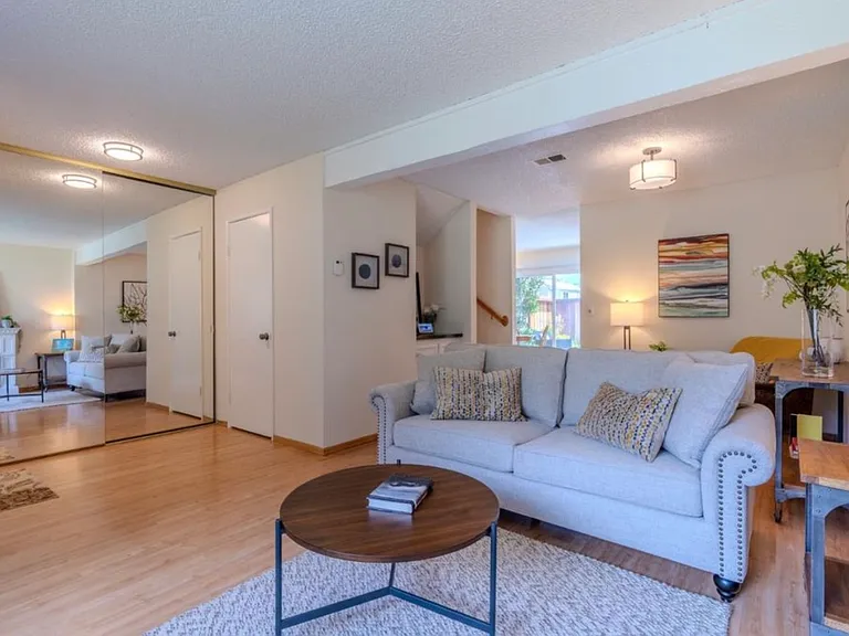 1263 Rosita Rd — Photo 2