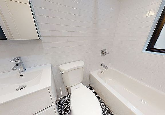 5th image of 10 W 65th St #4P