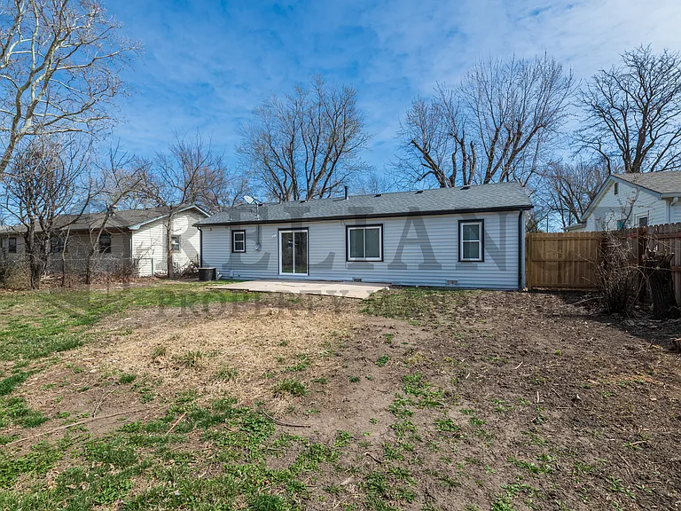 2239 S Millwood Ave — Photo 6